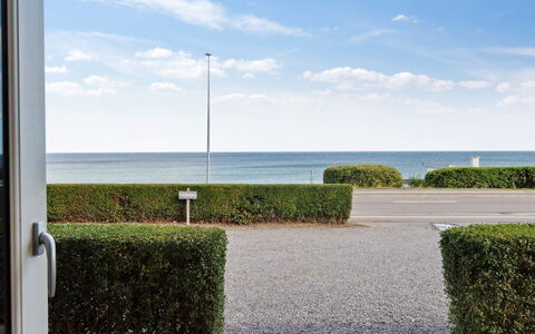 Caisa - 75M from the Sea: Meubilair, Interieur Ontwerp, Stoel, Flooring, Tafel, Toevlucht, Verdieping, Plafond, Kamer, Eco Hotel