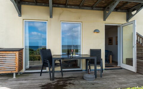 Caisa - 75M from the Sea: Meubilair, Interieur Ontwerp, Stoel, Flooring, Tafel, Toevlucht, Verdieping, Plafond, Kamer, Eco Hotel
