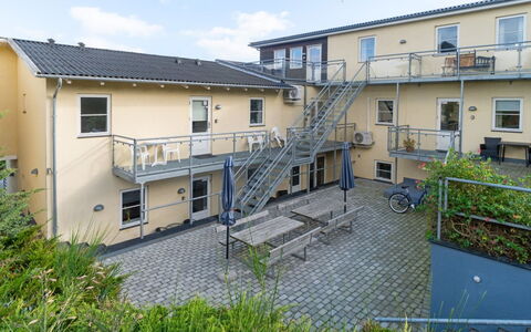 Caisa - 75M from the Sea: Meubilair, Interieur Ontwerp, Stoel, Flooring, Tafel, Toevlucht, Verdieping, Plafond, Kamer, Eco Hotel