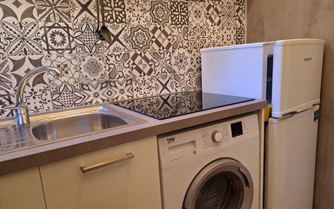 A Due Passi da Camogli, Seaview with Terrace, Wifi: Bruin, Eigendom, Wasruimte, Wastafel, Wasmachine, Wasdroger, Kraan, Gootsteen, Interieur Ontwerp, Loodgieterswerkinrichting