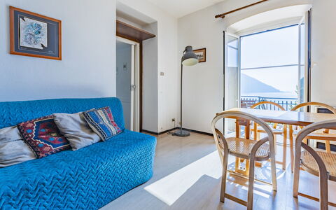 A Due Passi da Camogli, Seaview with Terrace, Wifi: Meubilair, Eigendom, Tafel, Fotolijst, Blauw, Azure, Hout, Comfort, Interieur Ontwerp