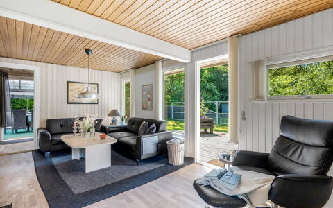 Meo - 30Km from the Sea: Dak, Huis, Huis, Verblijf, Deur, Siding, Dek, Veranda, Plank, Hardwood