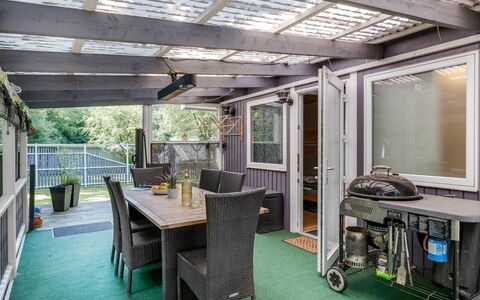 Meo - 30Km from the Sea: Dak, Huis, Huis, Verblijf, Deur, Siding, Dek, Veranda, Plank, Hardwood