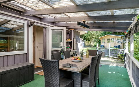 Meo - 30Km from the Sea: Dak, Huis, Huis, Verblijf, Deur, Siding, Dek, Veranda, Plank, Hardwood