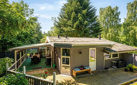 Meo - 30Km from the Sea: Dak, Huis, Huis, Verblijf, Deur, Siding, Dek, Veranda, Plank, Hardwood