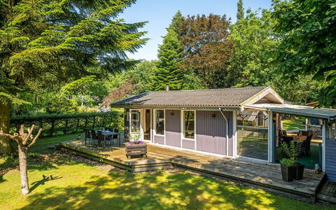 Meo - 30Km from the Sea: Dak, Huis, Huis, Verblijf, Deur, Siding, Dek, Veranda, Plank, Hardwood