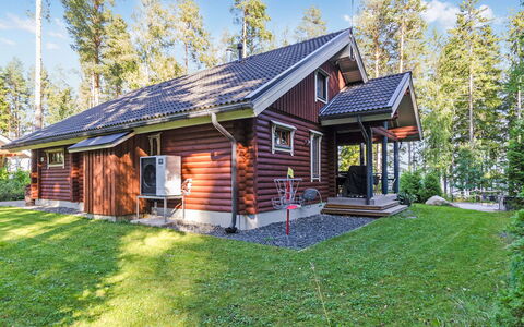 Villa Usva: Bed, Meubilair, Slaapkamer, Interieur Ontwerp, Bedding, Laken, Flooring, Hout, Verdieping, Kamer
