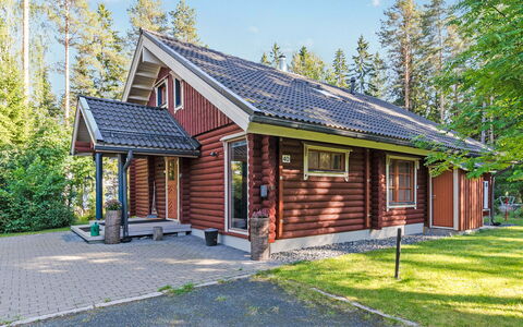 Villa Usva: Bed, Meubilair, Slaapkamer, Interieur Ontwerp, Bedding, Laken, Flooring, Hout, Verdieping, Kamer