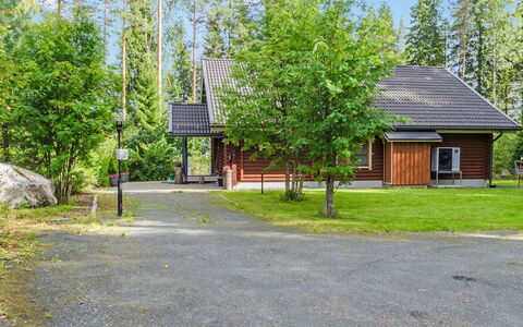 Villa Usva: Bed, Meubilair, Slaapkamer, Interieur Ontwerp, Bedding, Laken, Flooring, Hout, Verdieping, Kamer