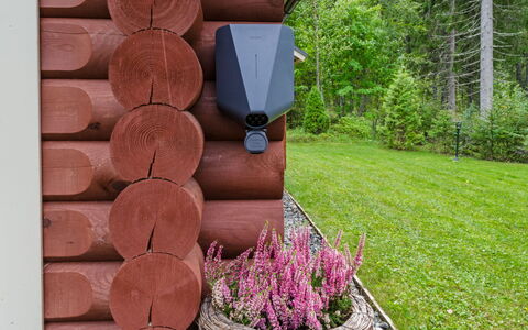 Villa Usva: Bed, Meubilair, Slaapkamer, Interieur Ontwerp, Bedding, Laken, Flooring, Hout, Verdieping, Kamer
