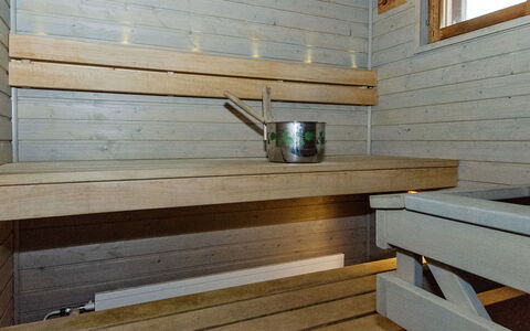 Kulta-Käkönen 3 by Bomba: Bed, Meubilair, Slaapkamer, Interieur Ontwerp, Bedding, Laken, Flooring, Hout, Verdieping, Kamer