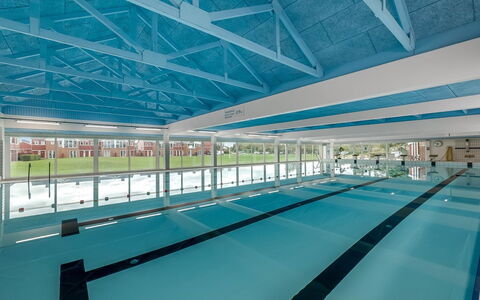 Alvy - 100M to the Fjord: Plafond, Flooring, Interieur Ontwerp, Verdieping, Samengesteld Materiaal, Meubilair, Toevlucht, Hotel, Ontwerp, Daylighting