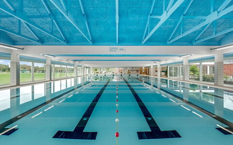 Alvy - 100M to the Fjord: Plafond, Flooring, Interieur Ontwerp, Verdieping, Samengesteld Materiaal, Meubilair, Toevlucht, Hotel, Ontwerp, Daylighting