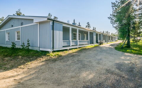 Saariseläntie 8 e 3: Hout, Verblijf, Blokhut, Woud, Schuur, Garden Gebouwen, Lariks, Bos, Beits