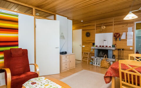 Saariseläntie 8 e 3: Hout, Verblijf, Blokhut, Woud, Schuur, Garden Gebouwen, Lariks, Bos, Beits