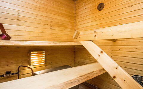 Saariseläntie 8 e 3: Hout, Verblijf, Blokhut, Woud, Schuur, Garden Gebouwen, Lariks, Bos, Beits