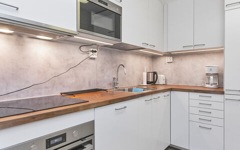 Saariseläntie 8 e 2 Äijälä: Waterweg, Bank, Waterloop, Meer, Verblijf, Woud, Kanaal, Reservoir, Blokhut