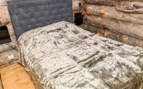 Rukanlumous 3: Slaapkamer, Bedding, Linens, Laken, Bed, Meubilair, Bed Frame, Hardwood, Beits, Matras