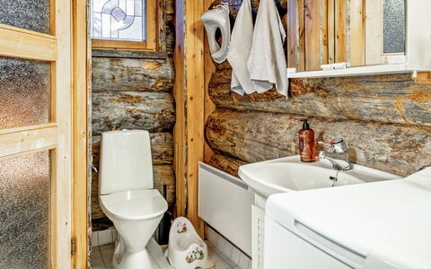 Rukanlumous 3: Hout, Loodgieterswerkinrichting, Loodgieter, Wc Bril, Wastafel, Toilet, Beits, Blokhut, Kraan, Badkamer