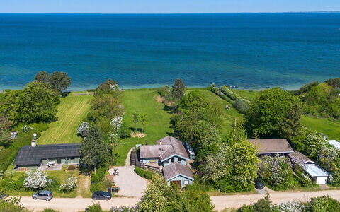 Eyer - 20M from the Sea: Zwembad, Buitenmeubels, Meubilair, Toevlucht, Flagstone, Eco Hotel, Schaduw, Stoel, Vrije Tijd, Landgoed