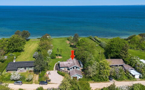 Eyer - 20M from the Sea: Zwembad, Buitenmeubels, Meubilair, Toevlucht, Flagstone, Eco Hotel, Schaduw, Stoel, Vrije Tijd, Landgoed