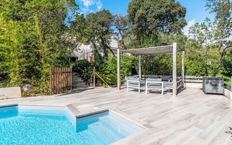 Villa Romana: Zwembad, Samengesteld Materiaal, Schaduw, Dek, Buitenmeubels, Eco Hotel, Outdoor Structuur, Tuin, Landscaping, Toevlucht