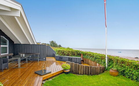 Holmwith - 50M from the Sea: Plafond, Flooring, Interieur Ontwerp, Verdieping, Samengesteld Materiaal, Meubilair, Toevlucht, Hotel, Ontwerp, Daylighting