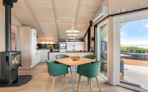 Holmwith - 50M from the Sea: Plafond, Flooring, Interieur Ontwerp, Verdieping, Samengesteld Materiaal, Meubilair, Toevlucht, Hotel, Ontwerp, Daylighting
