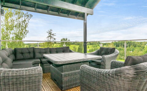 Villa Hill Magia: Meubilair, Interieur Ontwerp, Flooring, Verdieping, Tafel, Plafond, Keuken En Eettafel, Verlichting, Stoel, Huis