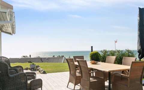 Annesette - 300M from the Sea: Meubilair, Interieur Ontwerp, Flooring, Hout, Verdieping, Plafond, Houten Vloer, Stoel, Tafel, Verlichting