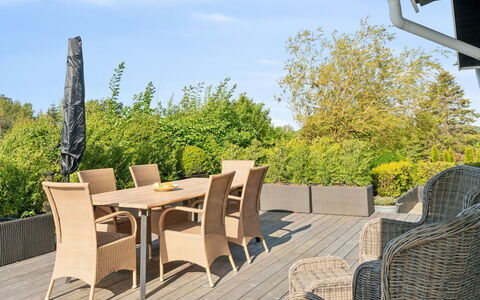 Annesette - 300M from the Sea: Meubilair, Interieur Ontwerp, Flooring, Hout, Verdieping, Plafond, Houten Vloer, Stoel, Tafel, Verlichting