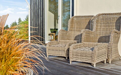 Annesette - 300M from the Sea: Meubilair, Interieur Ontwerp, Flooring, Hout, Verdieping, Plafond, Houten Vloer, Stoel, Tafel, Verlichting
