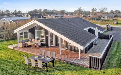 Freda - 400M from the Sea