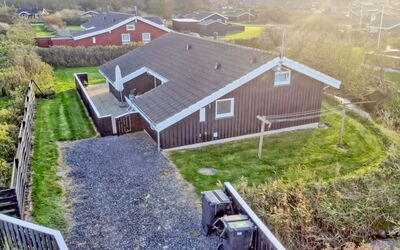 Freda - 400M from the Sea