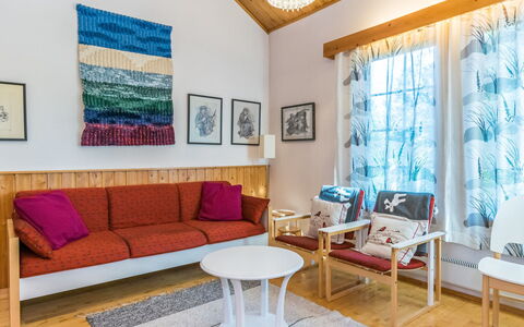 Siulapalkinen B 10: Meubilair, Interieur Ontwerp, Flooring, Verdieping, Hout, Textiel, Kamer, Houten Vloer, Verlichting, Woonkamer