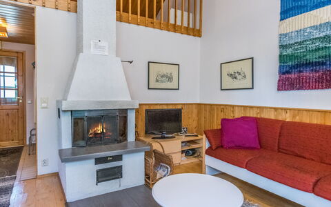 Siulapalkinen B 10: Hout, Interieur Ontwerp, Plafond, Meubilair, Kamer, Flooring, Verdieping, Woonkamer, Hardwood