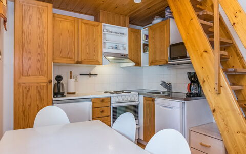 Siulapalkinen B 10: Flooring, Hout, Verdieping, Interieur Ontwerp, Keuken, Meubilair, Plafond, Major Appliance, Kamer, Countertop