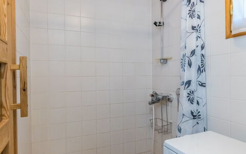 Siulapalkinen B 10: Badkamer, Loodgieterswerkinrichting, Flooring, Interieur Ontwerp, Verdieping, Wastafel In De Badkamer, Kraan, Loodgieter, Kamer, Wastafel