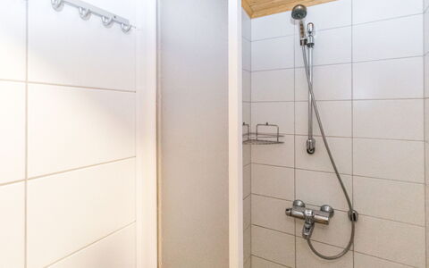 Vuolkuma a: Meubilair, Interieur Ontwerp, Flooring, Verdieping, Tafel, Plafond, Keuken En Eettafel, Verlichting, Stoel, Huis
