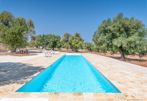 Casa Di Veronica: Water, Lucht, Zwembad, Azure, Boom, Schaduw, Zwemwater, Fabriek, Vrije Tijd, Gras