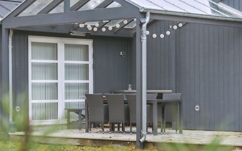 Stillfrieda - 150M from the Sea: Meubilair, Interieur Ontwerp, Flooring, Hout, Verdieping, Plafond, Houten Vloer, Stoel, Tafel, Verlichting