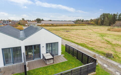Helemine - 400M from the Sea: Plafond, Flooring, Interieur Ontwerp, Verdieping, Samengesteld Materiaal, Meubilair, Toevlucht, Hotel, Ontwerp, Daylighting