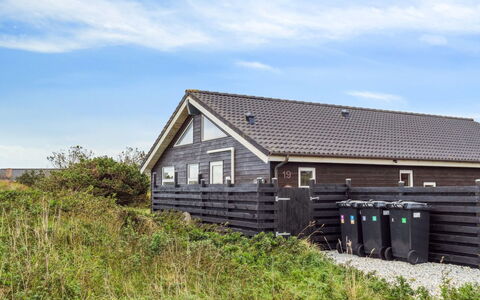 Bruni - 400M from the Sea: Plafond, Flooring, Interieur Ontwerp, Verdieping, Samengesteld Materiaal, Meubilair, Toevlucht, Hotel, Ontwerp, Daylighting