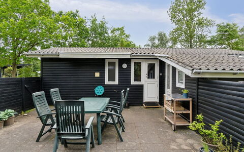 Ristana - 200M from the Sea: Dak, Huis, Deur, Verblijf, Schaduw, Siding, Werf, Landgoed, Backyard