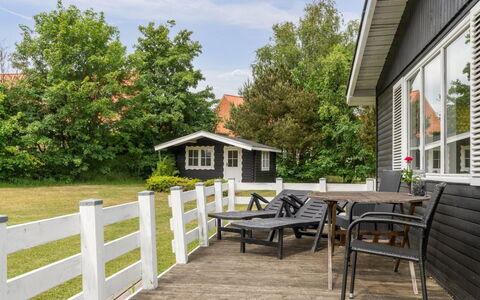 Ristana - 200M from the Sea: Dak, Huis, Deur, Verblijf, Schaduw, Siding, Werf, Landgoed, Backyard
