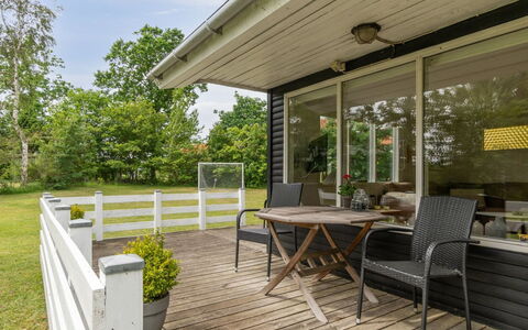 Ristana - 200M from the Sea: Dak, Huis, Deur, Verblijf, Schaduw, Siding, Werf, Landgoed, Backyard