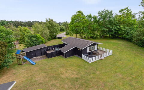 Ristana - 200M from the Sea: Dak, Huis, Deur, Verblijf, Schaduw, Siding, Werf, Landgoed, Backyard