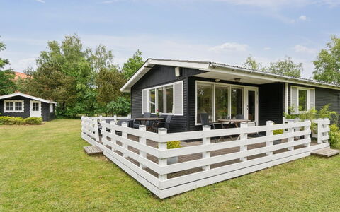 Ristana - 200M from the Sea: Dak, Huis, Deur, Verblijf, Schaduw, Siding, Werf, Landgoed, Backyard