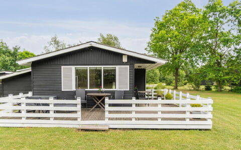 Ristana - 200M from the Sea: Dak, Huis, Deur, Verblijf, Schaduw, Siding, Werf, Landgoed, Backyard