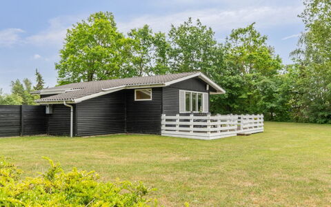 Ristana - 200M from the Sea: Dak, Huis, Deur, Verblijf, Schaduw, Siding, Werf, Landgoed, Backyard